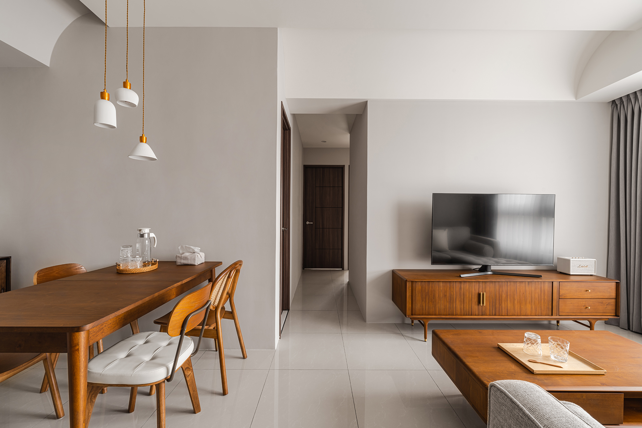 【黃銅與木的年代光澤】