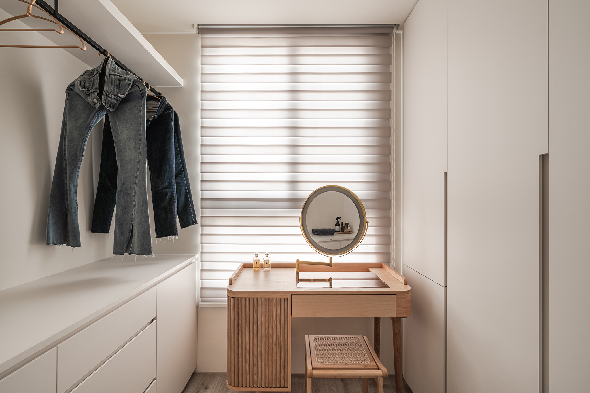 【黃銅與木的年代光澤】