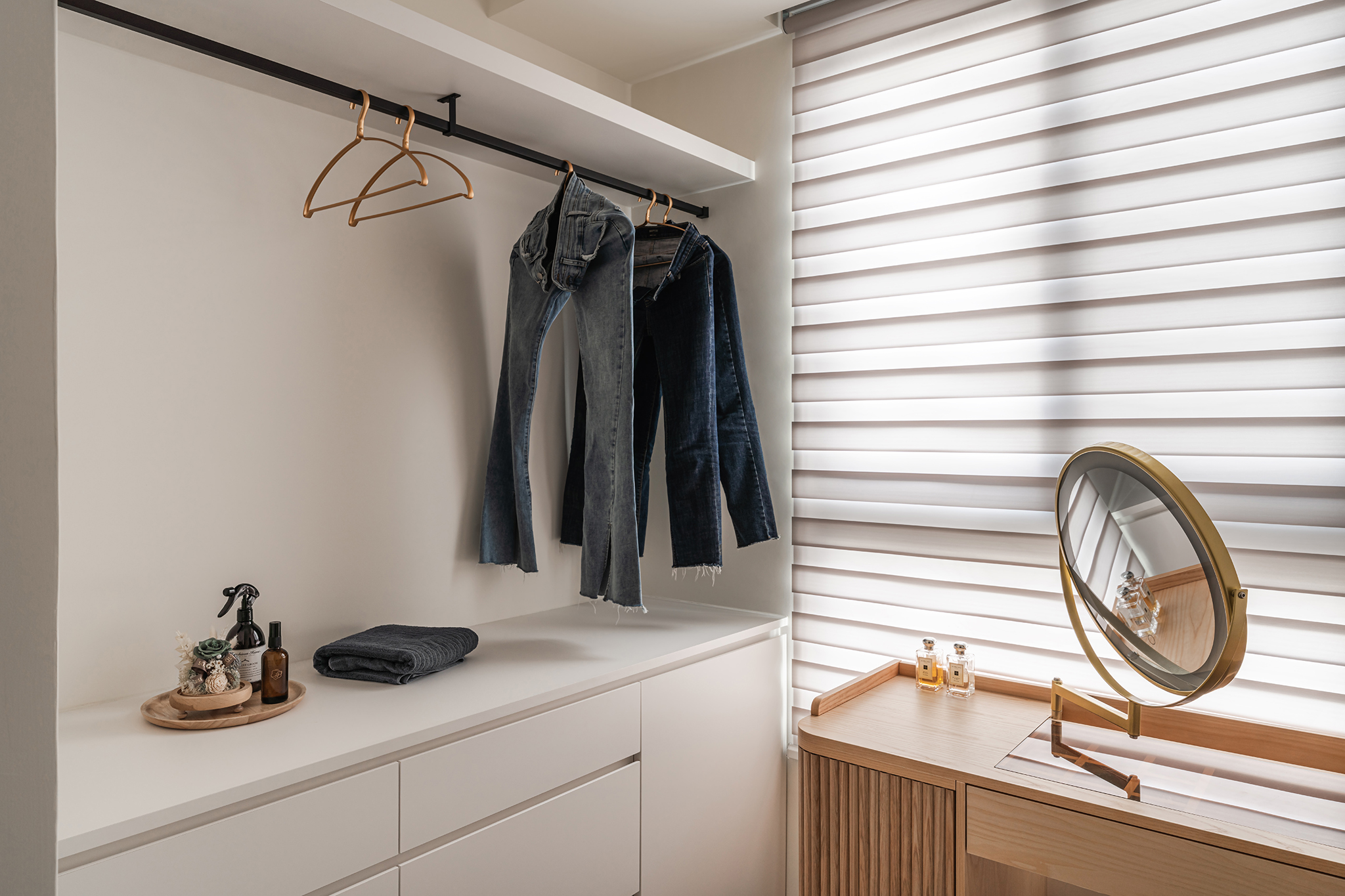 【黃銅與木的年代光澤】